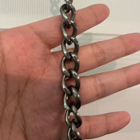 Black Flap Chain Crossbody Bag from Forever 21 - Picture 5 of 6